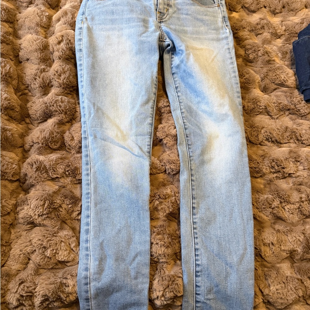American Eagle Outfitters Light Wash Skinny Jeans
